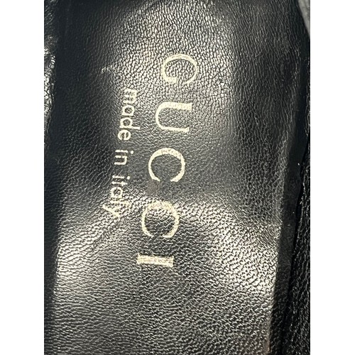 35 - Vintage 1998 Gucci by Tom Ford suede kitten heels. Size 5/38