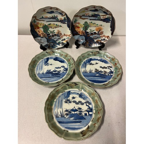 39 - 3 x Antique Arita Japanese landscape plates along with 2 x Japanese Imari plates, largest is 9