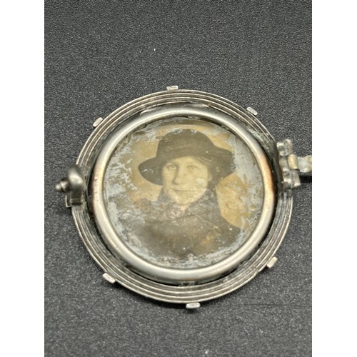 49 - Antique Silver St. George and the dragon in tempestate securitas coin in 18ct white and yellow gold ... 