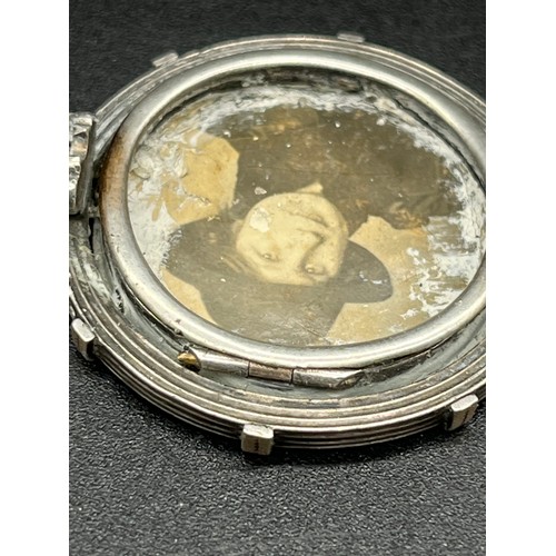 49 - Antique Silver St. George and the dragon in tempestate securitas coin in 18ct white and yellow gold ... 