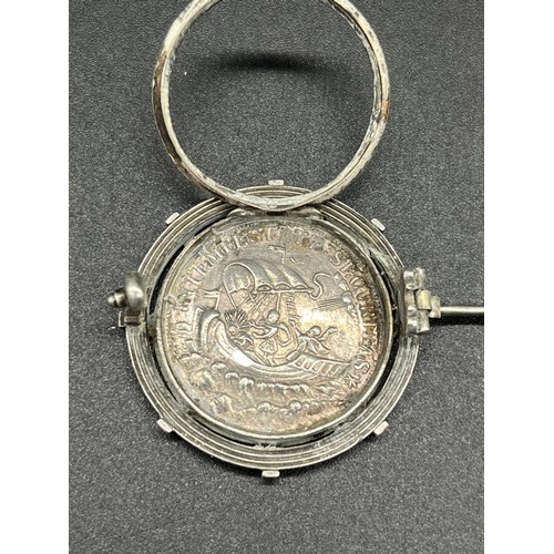 49 - Antique Silver St. George and the dragon in tempestate securitas coin in 18ct white and yellow gold ... 