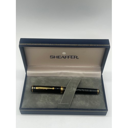 31 - Vintage Sheaffer Connaisseur white dot fountain pen in black  with 14k gold nib in original box.