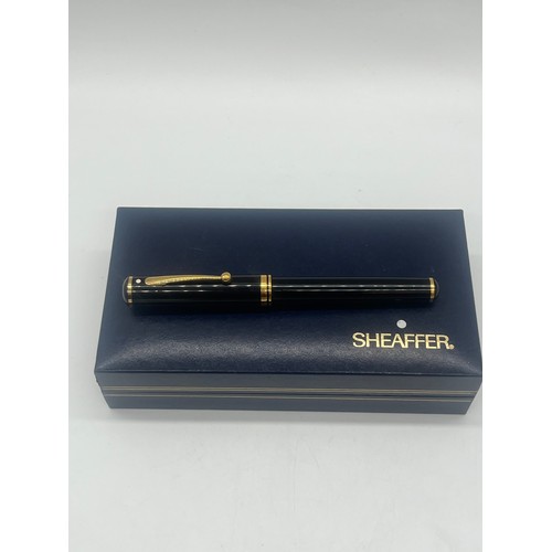 31 - Vintage Sheaffer Connaisseur white dot fountain pen in black  with 14k gold nib in original box.
