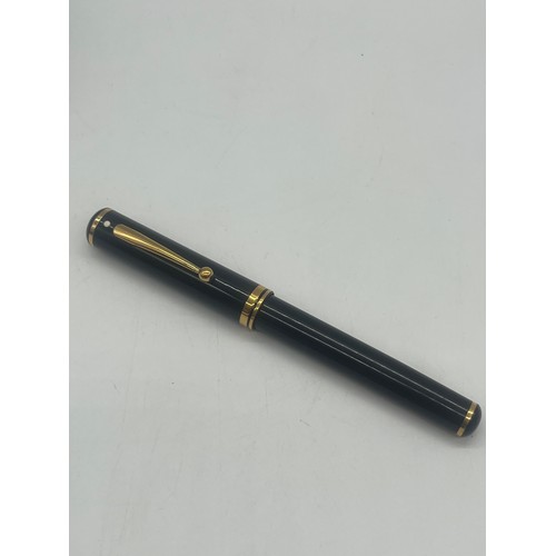 31 - Vintage Sheaffer Connaisseur white dot fountain pen in black  with 14k gold nib in original box.