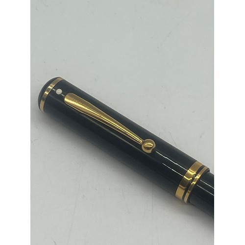 31 - Vintage Sheaffer Connaisseur white dot fountain pen in black  with 14k gold nib in original box.