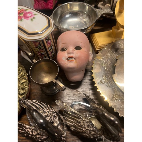 54 - Tray of collectables to include hand painted ostrich egg, plated and crystal swan cruet set and Anti... 