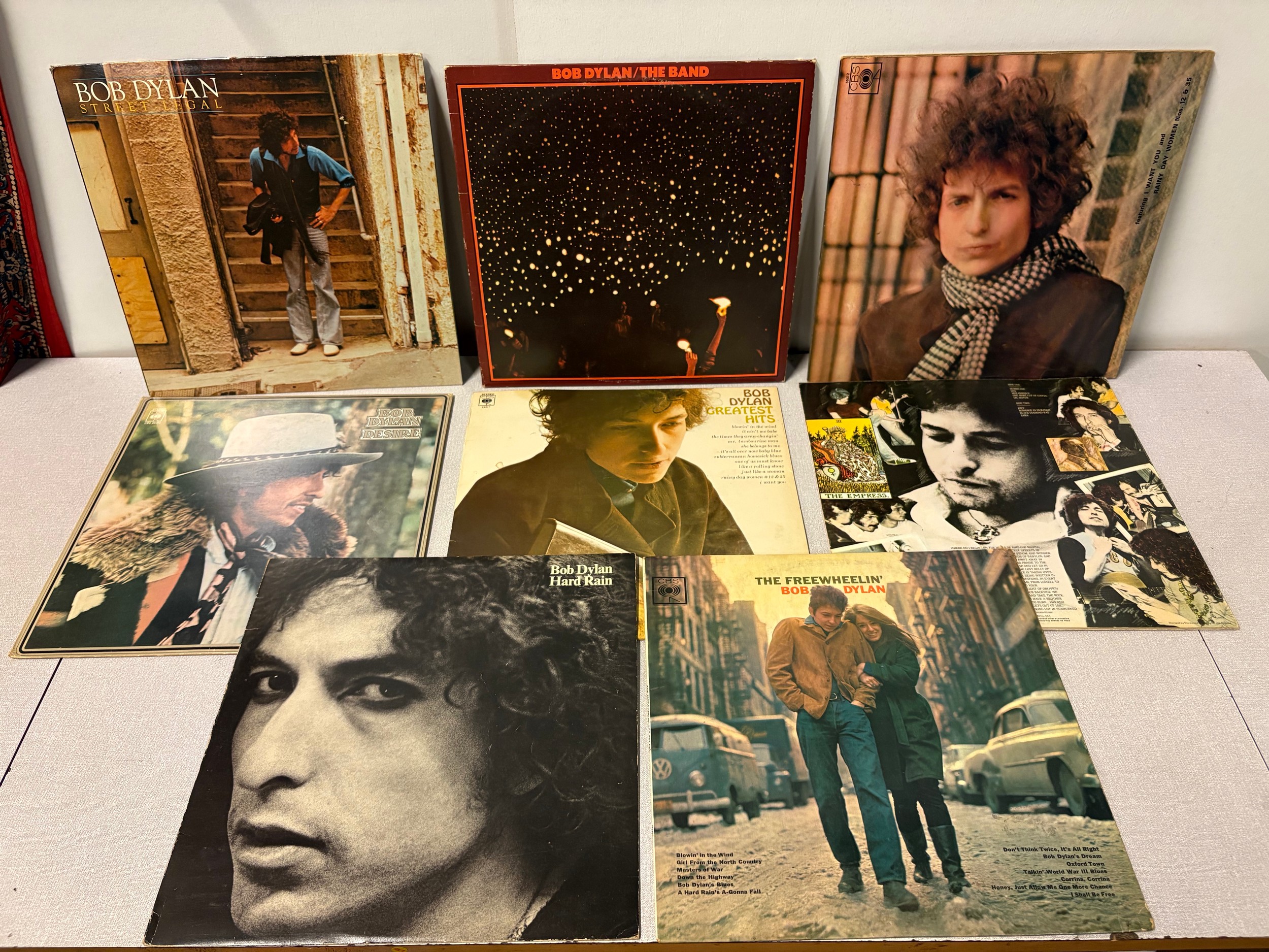 A collection of bob dylan vinyl albums to include blonde on blonde ...