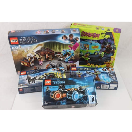 Five boxed Lego sets to include Fantastic Beasts x (75952