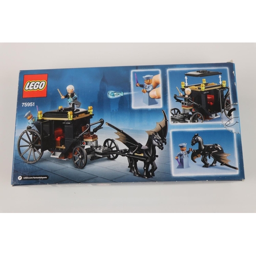 Five boxed Lego sets to include Fantastic Beasts x (75952 - Main Image
