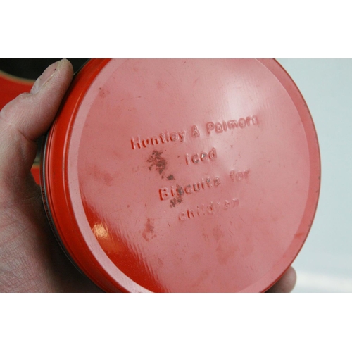 115 - Guinness & Co Enamel Pub Advertising Tray together with a Vintage Smiths Crisps Advertising Tray... 