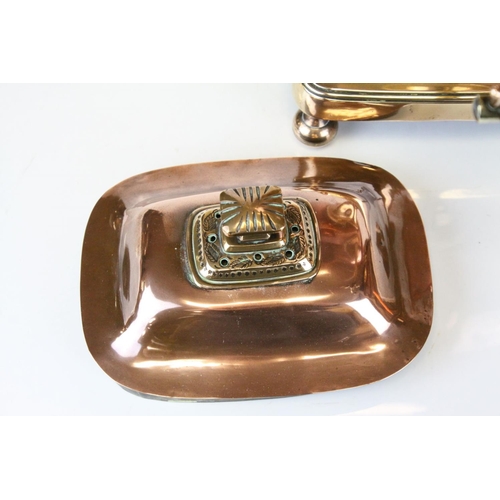 117 - Regency Copper Tea Urn / Samovar with Lion Mask Ring Handles and Brass Tap, h.44cms