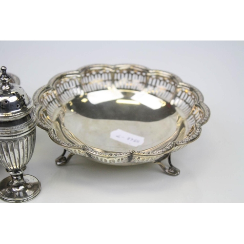 289 - A pair of fully hallmarked sterling silver bonbon dishes together with a hallmarked silver pepper sh... 
