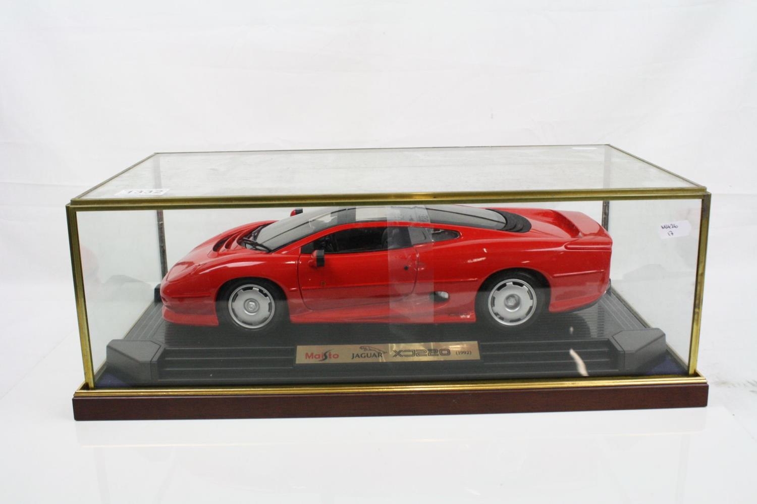 Cased 1:12 scale diecast Maisto Jaguar XJ220 (1992), model fixed