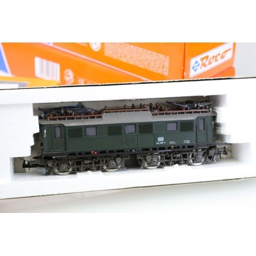 60 - Four boxed ROCO HO gauge locomotives to include International 4130 E1445 DB, 43457 DB BR290, 63640 D... 