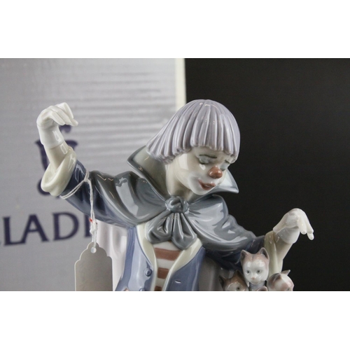 10 - Boxed Lladro Clown Magician model no. 5892 ' Circus Magic ' 1991, 28cms high (a/f)