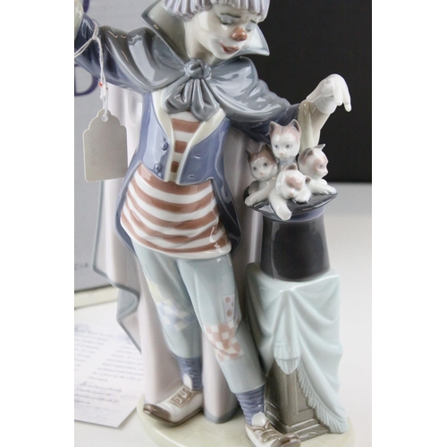 10 - Boxed Lladro Clown Magician model no. 5892 ' Circus Magic ' 1991, 28cms high (a/f)