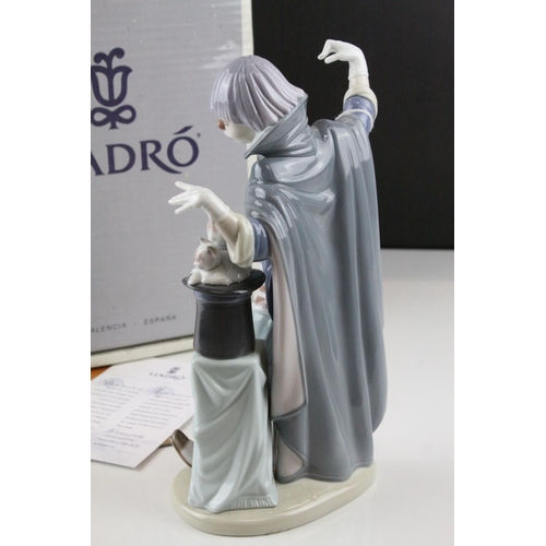 10 - Boxed Lladro Clown Magician model no. 5892 ' Circus Magic ' 1991, 28cms high (a/f)