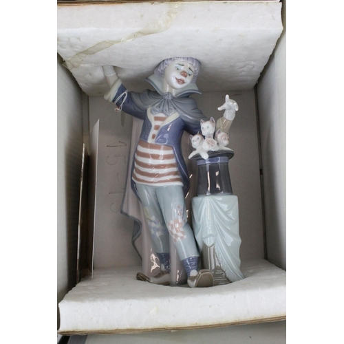 10 - Boxed Lladro Clown Magician model no. 5892 ' Circus Magic ' 1991, 28cms high (a/f)