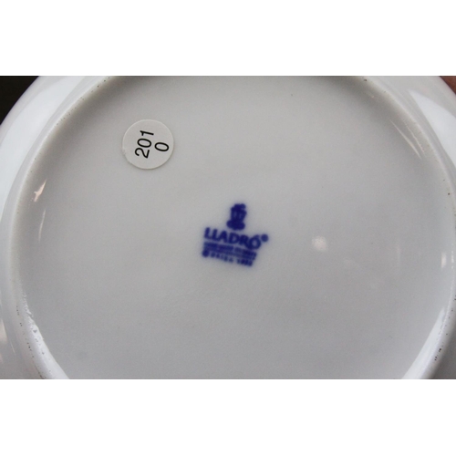 13 - Lladro Society Plaque 7677, 1998 with a Lladro Pin Dish depicting Ducks