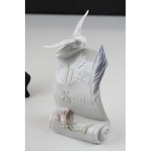 13 - Lladro Society Plaque 7677, 1998 with a Lladro Pin Dish depicting Ducks