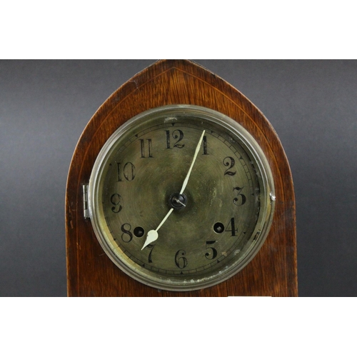 53 - Early 20th century 8 Day Mantle Clock contained in an Oak Arched Case with Brass Face, 30cms high