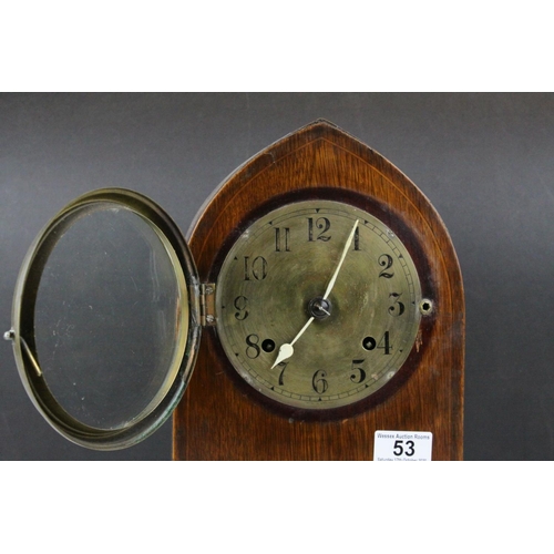53 - Early 20th century 8 Day Mantle Clock contained in an Oak Arched Case with Brass Face, 30cms high