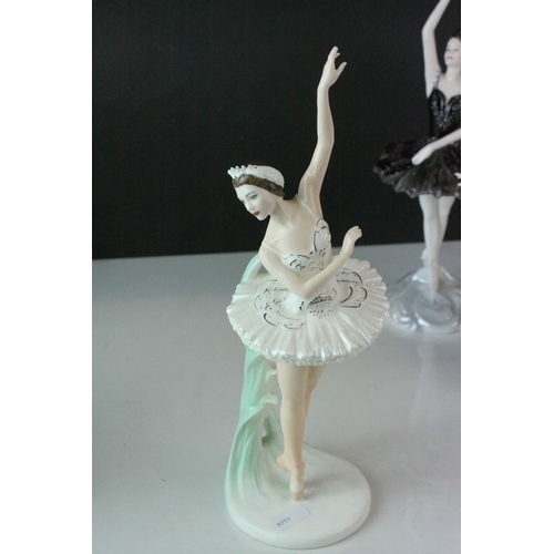 135 - Seven Coalport Ballerina Limited Edition Figures including Fonteyn & Nureyev no. 221, Dame Beryl... 