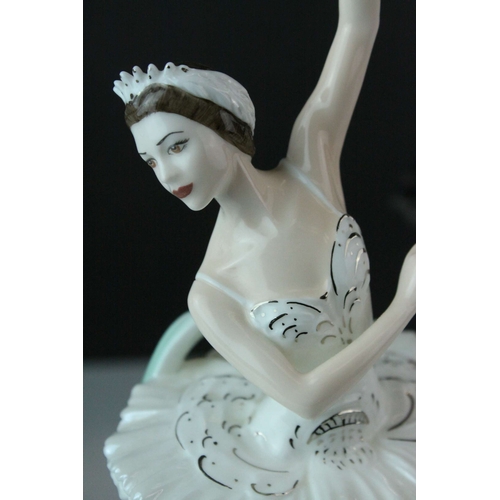 135 - Seven Coalport Ballerina Limited Edition Figures including Fonteyn & Nureyev no. 221, Dame Beryl... 