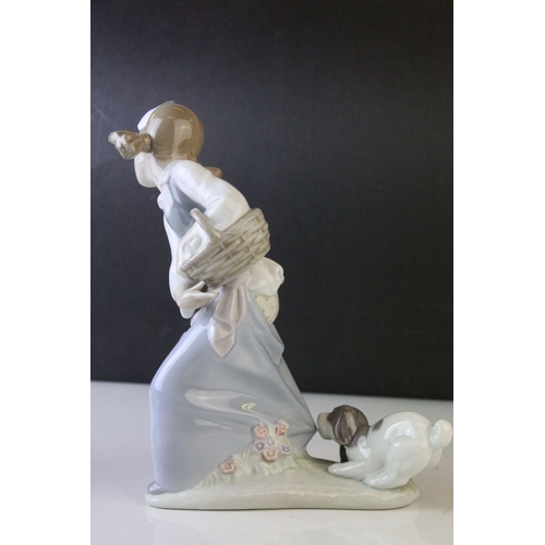 25 - Two Lladro Figures, ' Tug of War ' model no. 4982 and ' Bashful Bather ' model no. 5455, tallest 21c... 