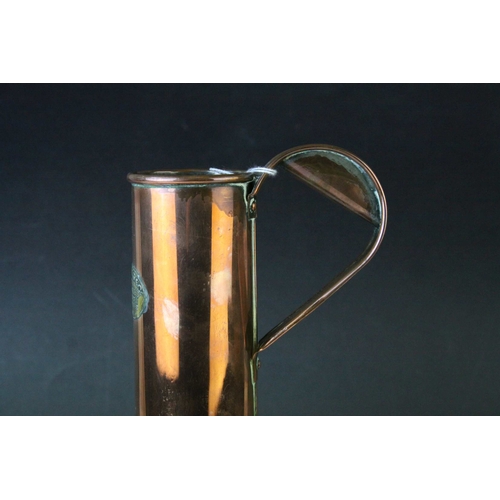 79 - W. Reeves & Co Brewers & Distillers London Copper Hop Measure, 34cms high