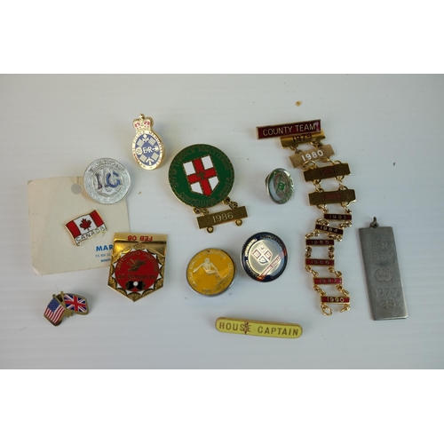 214 - Collection of assorted badges, etc