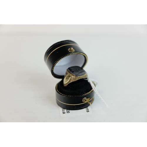 246 - 9ct Gold Gents Ring set with an engraved hematite plaque depicting a Roman soldier's head (band a/f)