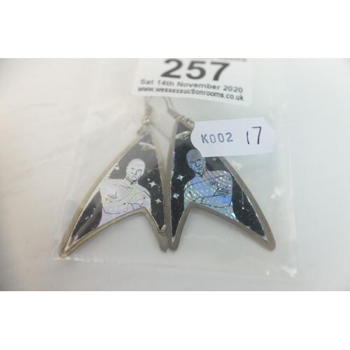 257 - Boxed Robertson Golly Pin Badge carrying a Farewell suitcase dated 2001 together with Star Trek Capt... 