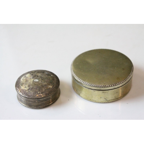 292A - Shagreen Compact, Silver Pill Box, 800 grade Silver Box, Silver Sugar Nips and a Small Chain Mail Pu... 