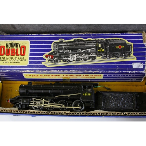 10 - Quantity of Hornby Dublo model railway to include boxed LT25 LMR 8F 2-8-0 Locomotive and Tender, box... 