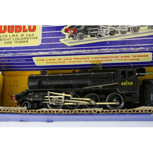 10 - Quantity of Hornby Dublo model railway to include boxed LT25 LMR 8F 2-8-0 Locomotive and Tender, box... 