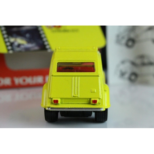 1009 - Two boxed Corgi James Bond 007 For Your Eyes Only Citroen 2CV diecast models, both near mint and wit... 