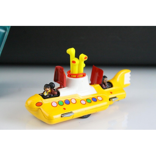 1027 - Boxed Corgi 803 The Beatles Yellow Submarine diecast model, diecast excellent, box excellent with or... 