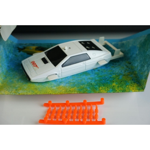 1034 - Boxed Corgi 269 James Bond Lotus Esprit diecast model, near mint with excellent decal, unused missil... 