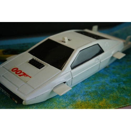 1034 - Boxed Corgi 269 James Bond Lotus Esprit diecast model, near mint with excellent decal, unused missil... 