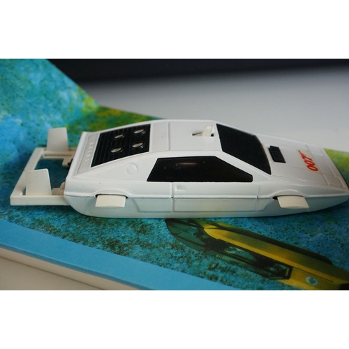 1034 - Boxed Corgi 269 James Bond Lotus Esprit diecast model, near mint with excellent decal, unused missil... 