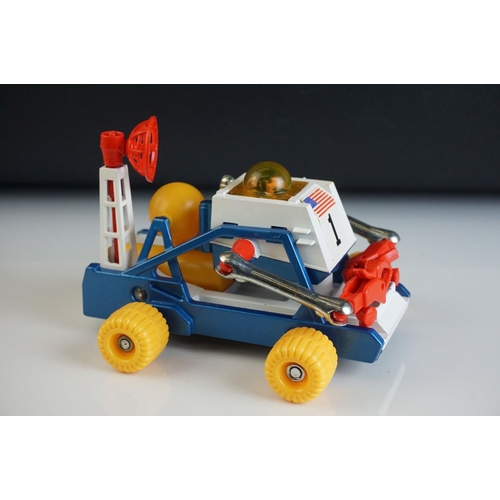 1035 - Boxed Corgi 811 James Bond 007 Moon Buggy from Diamonds Are Forever diecast model in near mint condi... 