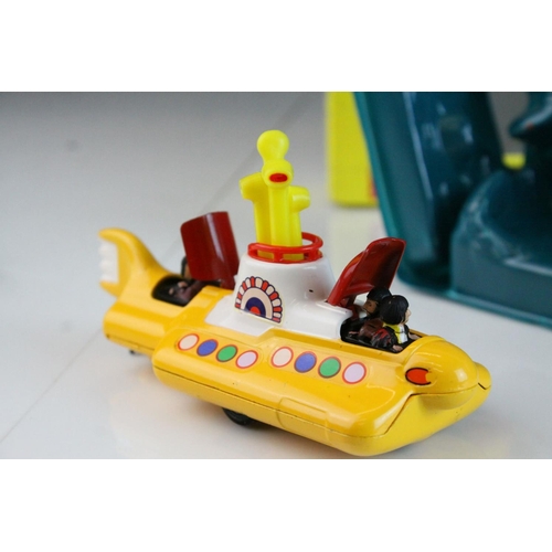 1047 - Boxed Corgi 803 The Beatles Yellow Submarine diecast model, diecast excellent, box excellent with or... 