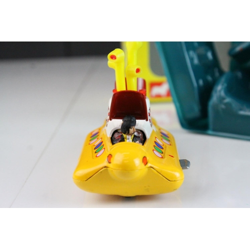 1047 - Boxed Corgi 803 The Beatles Yellow Submarine diecast model, diecast excellent, box excellent with or... 