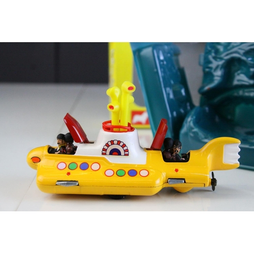 1047 - Boxed Corgi 803 The Beatles Yellow Submarine diecast model, diecast excellent, box excellent with or... 