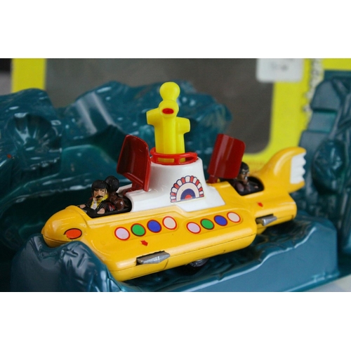 1047 - Boxed Corgi 803 The Beatles Yellow Submarine diecast model, diecast excellent, box excellent with or... 