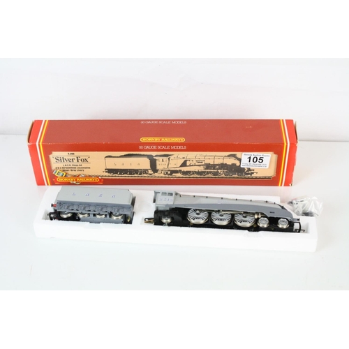 105 - Boxed Hornby OO gauge R099 LNER A4 Class Loco Silver Fox locmotive