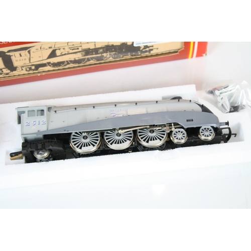 105 - Boxed Hornby OO gauge R099 LNER A4 Class Loco Silver Fox locmotive