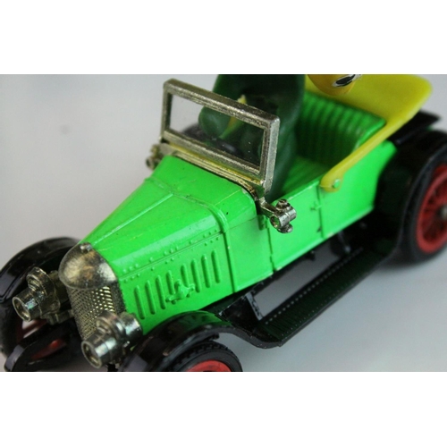 1061 - Boxed Dinky 477 Parsley's Car Morris Oxford Bull Nosed diecast model in green, complete with inner d... 