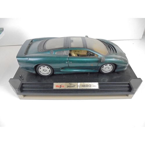 1080 - Boxed Maisto diecast 1:12 Jaguar XJ220 (1992), with stand, minor damage